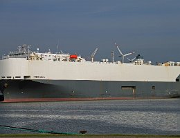 HÖEGH OSAKA - 180m [IMO:9185463] Autotransporter (Vehicles Carrier) Aufnahme: 2015-10-05 Baujahr: 2000 | DWT: 16886t | Breite: 32m | Ladekapazität: 5400 CEU