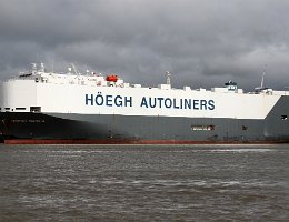 HÖEGH MANILA - 180m [IMO:9368912] Autotransporter (Vehicles Carrier) Aufnahme: 2017-04-10 Baujahr: 2007 | DWT: 17209t | Breite: 32m | Ladekapazität: 5400 CEU