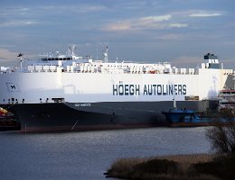 HÖEGH TRANSPORTER - 200m [IMO:9176395] Autotransporter (Vehicles Carrier) Aufnahme: 2019-12-30 Baujahr: 1999 | DWT: 16747t | Breite: 32m | Ladekapazität: 6600 CEU