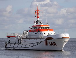 HERMANN MARWEDE - 46m [IMO:9282601] SAR Neuaufnahme: 2020-08-25 (2013-12-30) Baujahr: 2003 | Breite: 10,66m | Tiefgang: 2,8m Maschinenleistung: 6803 KW | Geschwindigkeit: 25 kn...