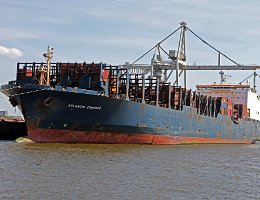 ATLANTIC COMPASS - 292m (+) [IMO:8214176] Container-/ Ro-Ro Schiff (Container ship) (+) (verschrottet/scrapped) Aufnahme: 2016-05-06 Baujahr: 1984 | DWT: 46303t | Breite: 32m | Tiefgang:...
