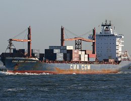 CMA CGM AUCKLAND - 212m (ex) [IMO:9344564] Containerschiff (Container ship) Neuer Name: OREGON TRADER Aufnahme: 2015-12-09 Baujahr: 2006 | DWT: 34409t | Breite: 30m | Tiefgang: 11,4m |...