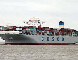 COSCO FORTUNE - 366m [IMO:9472127] Containerschiff (Container ship) Aufnahme: 2015-10-08 Baujahr: 2012 | DWT: 140637t | Breite: 48m | Tiefgang: 15,5m | Ladekapazität: 13092 TEU...