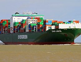 EVER LAWFUL - 335m [IMO:9595498] Containerschiff (Container ship) Aufnahme: 2015-04-03 Baujahr: 2012 | DWT: 104326t | Breite: 46m | Tiefgang: 14,2m | Ladekapazität: 8452 TEU...