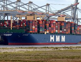 HMM COPENHAGEN - 400m [IMO:9863302] Containerschiff (Container ship) Aufnahme: 2020-07-03 Baujahr: 2020 | DWT: 200000t | Breite: 61m | Tiefgang: 16,5m | Ladekapazität: 23964 TEU...