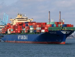 HYUNDAI DYNASTY - 294m [IMO:9347578] Containerschiff (Container ship) Aufnahme: 2018-07-13 Baujahr: 2007 | DWT: 63254t | Breite: 32m | Tiefgang: 13,5m | Ladekapazität: 4700 TEU...