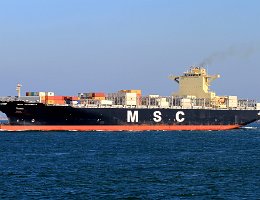 MSC ALTAMIRA - 299m [IMO:9619426] Containerschiff (Container ship) Aufnahme: 2015-10-10 Baujahr: 2012 | DWT: 112516t | Breite: 48m | Tiefgang: 14,5m | Ladekapazität: 8762 TEU...