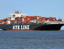NYK ALTAIR - 332m [IMO:9468308] Containerschiff (Container ship) Aufnahme: 2015-07-15 Baujahr: 2010 | DWT: 95660t | Breite: 45m | Tiefgang: 14,0m | Ladekapazität: 9592 TEU...