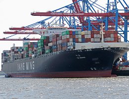 YM WINNER - 368m [IMO:9684689] Containerschiff (Container ship) Aufnahme: 2016-05-06 Baujahr: 2015 | DWT: 137825t | Breite: 51m | Ladekapazität: 13800 TEU Baureihe:...