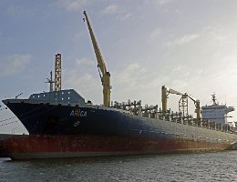 ARICA - 225m (ex) [IMO:9399741] Containerschiff (Container ship) Aufnahme: 2016-12-27 Neuer Name: ROBIN 4 Baujahr: 2007 | DWT: 35359t | Breite: 31m | Ladekapazität: 2797 TEU...