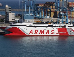 VOLCAN DE TENO - 95m [IMO:9221346] Highspeed Autofähre (Car ferry) Aufnahme: 2018-01-20 Baujahr: 2000 | DWT: 710t | Breite: 26,6m | Tiefgang: 4,00m | Passagiere: 966 | PKW: 290...