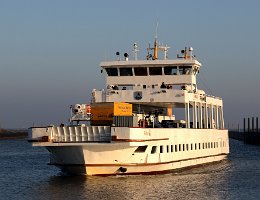 FRISIA I - 64m [IMO:7018604] Autofähre (Car ferry) Neuaufnahme: 2018-09-27 (2018-02-18) Baujahr: 1970 | DWT: 244t | Breite: 12m Maschinenleistung: 1127 KW | Geschwindigkeit:...