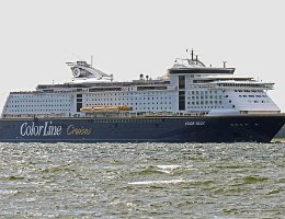 COLOR MAGIC - 224m [IMO:9349863] Autofähre (Car ferry) Aufnahme: 2016-08-07 Baujahr: 2007 | DWT: 6133t | Breite: 41m | Tiefgang: 6,80m | Passagiere: 2998 | PKW: 550 Laufende...