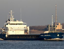 KARL-JAKOB K - 90m [IMO:9344409] Frachtschiff (General Cargo) Aufnahme: 2016-02-17 Baujahr: 2006 | DWT: 4264t | Breite: 15m | Tiefgang: 5,94m Maschinenleistung: 2400 KW |...