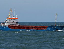 PINNAU - 88m [IMO:9199139] Frachtschiff (General Cargo) Aufnahme: 2016-07-15 Baujahr: 2003 | DWT: 3687t | Breite: 12,80m | Tiefgang: max. 5,60m Maschinenleistung: 1500 KW |...