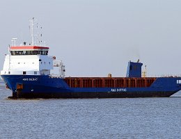 ABIS BILBAO - 90m (ex) [IMO:9545027] Frachtschiff (General Cargo) Neuer Name: PEAK BILBAO Aufnahme: 2015-10-03 Baujahr: 2011 | DWT: 3930t | Breite: 14m | Tiefgang: 5,35m...