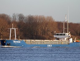 RMS CUXHAVEN - 80m [IMO:9218533] Frachtschiff (General Cargo) Aufnahme: 2015-12-09 Baujahr: 2001 | DWT: 1797t | Breite: 11,42m | Tiefgang: 3,20m Maschinenleistung: 805 KW |...