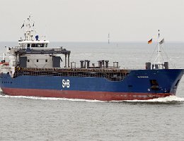 BJOERNOE - 107m [IMO:9342140] Frachtschiff (General Cargo) Aufnahme: 2018-03-29 Baujahr: 2007 | DWT: 5490t | Breite: 16m | Tiefgang: 5,25m Maschinenleistung: 1980 KW |...