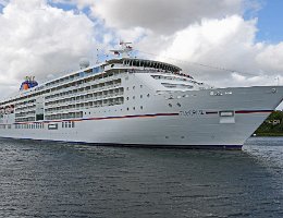 EUROPA 2 - 226m [IMO:9616230] Kreuzfahrtschiff (Cruise Ship) Aufnahme: 2016-08-08 Baujahr: 2013 | DWT: 5285t | Breite: 26,7m | Tiefgang: max. 6,5m | Passagiere: 516...
