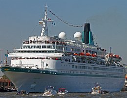ALBATROS - 205m [IMO:7304314] Kreuzfahrtschiff (Cruise Ship) Aufnahme: 2016-05-07 Baujahr: 1973 | DWT: 5123t | Breite: 25,20m | Tiefgang: max. 7,30m | Passagiere: 812...
