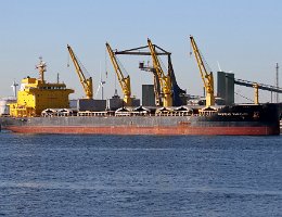 AFRICAN VENTURE - 180m [IMO:9612131] Massengutfrachter (Bulk Carrier) Aufnahme: 2020-05-30 Baujahr: 2012 | DWT: 35000t | Breite: 30,00m | Tiefgang: 10,11m Maschinenleistung: 7040 KW