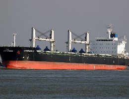 CYRENAICA G - 196m (ex) [IMO:9500106] Massengutfrachter (Bulk Carrier) Neuer Name: CLIPPER BRUNELLO Aufnahme: 2016-02-17 Baujahr: 2012 | DWT: 58433t | Breite: 32m | Tiefgang: 13,0m...