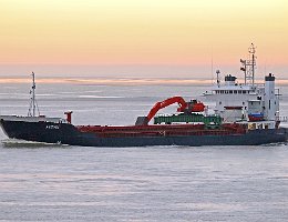 AASVIK- 94m (ex) [IMO:8500898] Massengutfrachter (Bulk Carrier) Neuer Name: DEIMOS Aufnahme: 2015-12-28 Baujahr: 1986 | DWT: 4319t | Breite: 15,45m | Tiefgang: 6,57m...