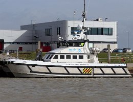 SEACAT DEFENDER - 26m [KEINE IMO-NR.] Crew Boat Neuaufnahme: 2020-03-01 (-) Baujahr: 2013 | Breite: 8m | Tiefgang: 1,2m Geschwindigkeit: 29 kn