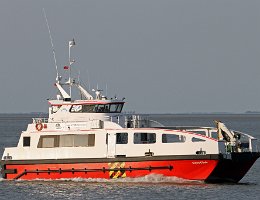 CARBO CLYDE - 24m [KEINE IMO-NR.] Crew Boat Aufnahme: 2014-08-08 Baujahr: 2010 | DWT: 8t | Breite: 8,60m | Tiefgang: 1,30m Geschwindigkeit: 31 kn