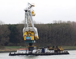 AHOY 25 - 40m [KEINE IMO-NR.] Schwimmkran (Crane Ship) Aufnahme: 2015-11-11 Breite: 23m