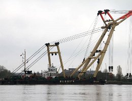 ENAK - 55m [IMO:6826858] Hafenkran in Bremerhaven (Crane Ship) Aufnahme: 2014-04-12 Baujahr: 1967 | Breite: 25m | Tiefgang: 3,2m Maschinenleistung: 774 KW Kran: max. 600 t...