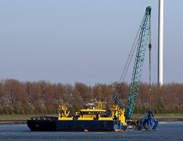 HEBO LIFT 2 - 55m [IMO:9829019] Kran (Crane Ship) Aufnahme: 2019-04-10 Baujahr: 2017 | Breite: 23,8m | Tiefgang: 2,5m Maschinenleistung: 1044 KW Kran: 200t