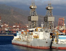 ENSCO DS-3 - 227m [IMO:9443372] Bohrschiff (Drill Ship) Aufnahme: 2018-01-24 Baujahr: 2010 | DWT: 60861t | Breite: 42m | Tiefgang: 8,7m