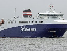 CITY OF HAMBURG - 127m [IMO:9383558] Ro-Ro Schiff (Ro-Ro cargo) Aufnahme: 2016-03-22 Baujahr: 2008 | DWT: 3546t | Breite: 21m | Tiefgang: 5,50m Maschinenleistung: 8104 KW |...