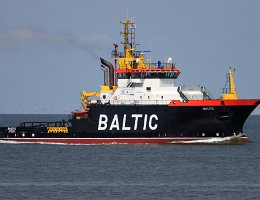 BALTIC - 61m [IMO:9556026] Notfallschlepper (Tug) Aufnahme: 2015-07-16 Baujahr: 2010 | Bollard pull: 128t | Breite: 15m | Tiefgang: 6,0m Maschinenleistung: 8478 kW |...