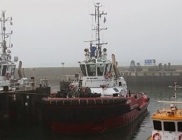 ADVENTURE - 29m (n) [IMO:9668025] Hafenschlepper (Tug) Ex-Name: HAMPSHIRE Aufnahme: 2017-12-01 Baujahr: 2014 | Bollard pull: 60t | Breite: 10m | Tiefgang: 4,60m Maschinenleistung:...