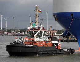 BUGSIER 5 - 28m [IMO:9376206] Hafenschlepper (Tug) Aufnahme: 2015-07-13 (2020-08-24) Baujahr: 2008 | Bollard pull: 82t | Breite: 11,8m | Tiefgang: 5,24m Maschinenleistung: 5089...