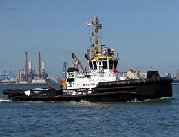 MULTRATUG 3 - 32m [IMO:9537408] Hafenschlepper (Tug) Aufnahme: 2019-07-03 Baujahr: 2010 | Bollard pull: 95t | Breite: 13,29m | Tiefgang: 6,31m Maschinenleistung: 5420 KW |...