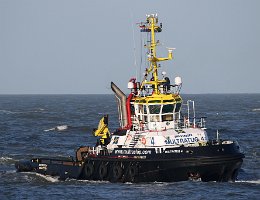 MULTRATUG 4 - 35m [IMO:9360582] Hafenschlepper (Tug) Aufnahme: 2015-12-09 Baujahr: 2006 | Bollard pull: 75t | Breite: 11,60m | Tiefgang: 6,50m Maschinenleistung: 5279 KW |...