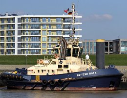SVITZER ROTA - 25m [IMO:9760859] Hafenschlepper (Tug) Neuaufnahme: 2019-04-16 (2018-03-27) Baujahr: 2016 | Bollard pull: 70t | Breite: 12,63m | Tiefgang: 5,90m Maschinenleistung:...