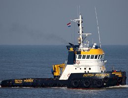 DUTCH PIONEER - 26m [IMO:9229544] Schleppper (Tug) Aufnahme: 2016-02-17 Baujahr: 2001 | Bollard pull: 25t | Breite: 8m | Tiefgang: 3,10m Maschinenleistung: 654 KW |...