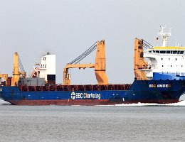 BBC AMBER - 153m [IMO:9563706] Schwerlastschiff (Heavy Load Vessel) Aufnahme: 2015-07-11 Baujahr: 2011 | DWT: 14403t | Breite: 23m | Tiefgang: 9,10m Maschinenleistung: 6090 KW |...