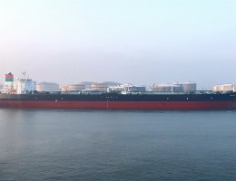BUKHA - 333m [IMO:9500936] Supertanker (Crude Oil Tanker) Aufnahme: 2018-02-23 Baujahr: 2012 | DWT: 319439t | Breite: 60m Maschinenleistung: 31640 KW
