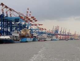 Impressionen - 0004 5 Kilometer Containerterminal in Bremerhaven...
