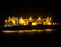 [Nachtaufnahme] LNG ADAMAWA Der LNG Tanker LNG ADAMAWA auf Reede bei Tenerifa...